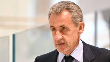 Sarkozy'nin iki nişanı geri alındı