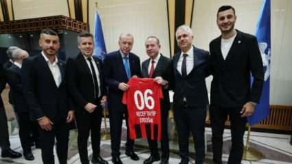 Başkan Erdoğan, Süper Lig'e yükselen üç kulübü kabul etti