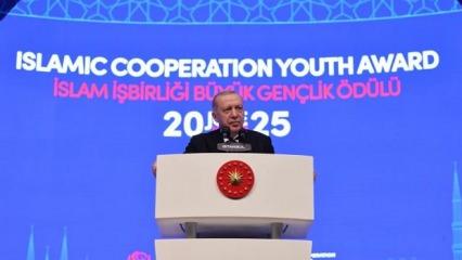 İslam İşbirliği Gençlik Forumu’ndan Cumhurbaşkanı Erdoğan’a Ödül