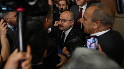 Meclis'e yakışmayan görüntüler: CHP'li Orhan Sarıbal, Mustafa Varank'ın önünü kesti