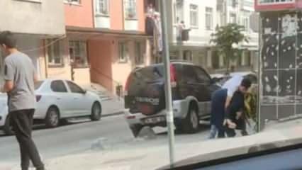Sokak ortasında annesi darp etti! Çevredekiler izledi