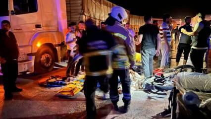 Tır ile motosiklet çarpıştı: 1 ölü, 1 yaralı