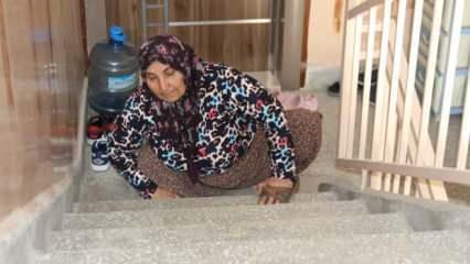 İmtihanı vicdanları sorgulattı: Her işini 63 yıldır sürünerek yapıyor