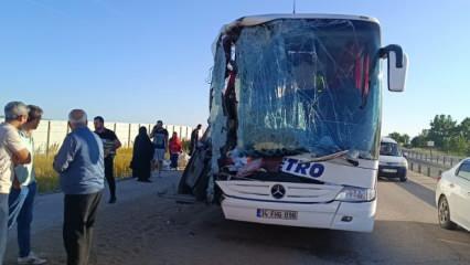 Afyonkarahisar'da yolcu otobüsü TIR'a çarptı: 9 yaralı