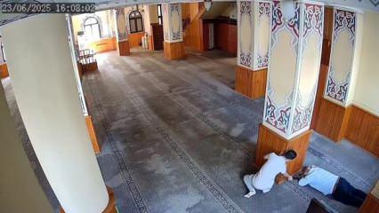 Camide uykuya daldı, hayatını şokunu yaşadı! O anlar kamerada...
