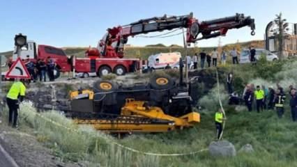 Devrilen vinçten atlayan operatör öldü