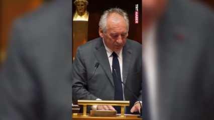 Fransa dünyaya rezil oldu! Başbakanın kafasına düştü! Oturuma ara verildi
