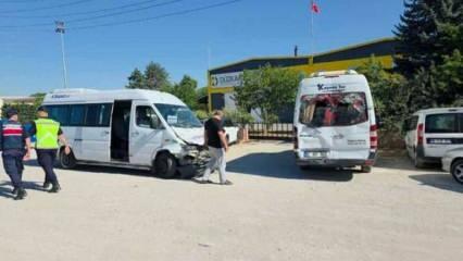 İşçi servis minibüsleri çarpıştı: Yaralılar var!