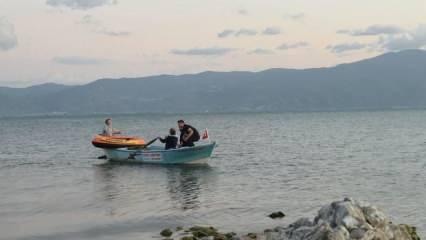 İznik Gölü'nde botta mahsur kalan turist kıyıya çıkarıldı