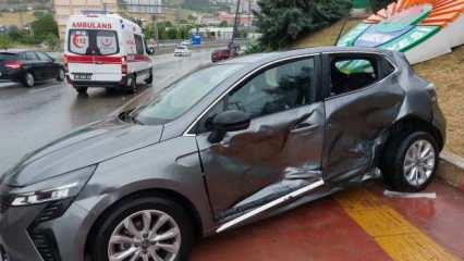 Samsun'da hafif ticari araç otomobile yandan çarptı: Yaralılar var