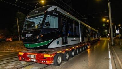 7'nci tramvay raylara indirildi