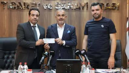 'Anaların ak sütü gibi helal' dedi, 10 milyon TL'lik çeki kulübe bağışladı