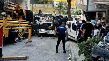 Başakşehir'de yokuş aşağı kayan vinç 23 araca çarptı! Ortalık savaş alanına döndü