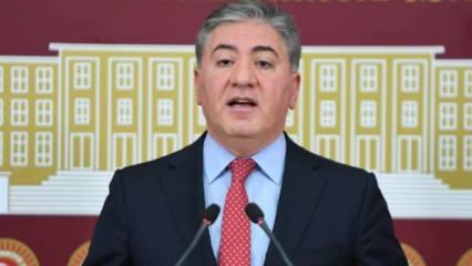CHP Grup Başkanvekili Murat Emir sahneden düştü, kaburgaları kırıldı