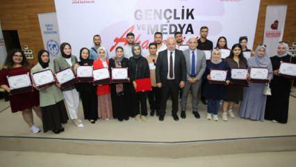 Gazetecilik eğitimini tamamlayan afetzede öğrenciler sertifikalarını aldı