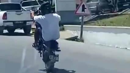 Hatay’da motosikletlinin tehlikeli şovu yürekleri ağza getirdi