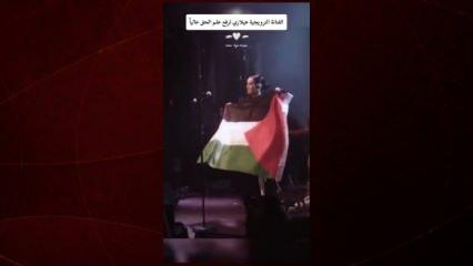 Hillari Alison’dan sahneden Filistin mesajı: “Bu bayrak direnişin simgesi”