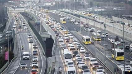 İstanbul'da trafik yoğunluğu yaşanıyor