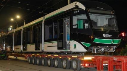 Kocaeli'de 8. tramvay da raylarla buluştu