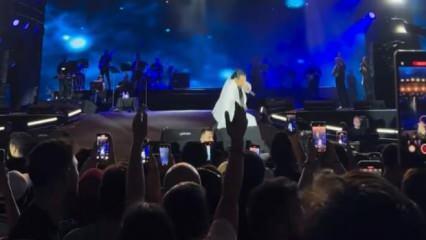 Konserde talihsiz anlar: Şarkıcı Bayhan sahnede yere düştü