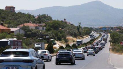  Tatilciler yola çıktı, Muğla yolu kilitlendi: 30 kilometre trafik
