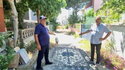 Vatandaşın yol çilesine ilginç çözüm: Çaresizlik sokağa halı serdirtti! 