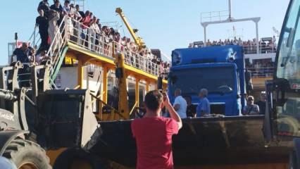 Ekipler 200 yolcu için seferber oldu! Feribotta yangın paniği