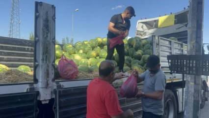 Esnaf 30 ton karpuzu ücretsiz dağıttı