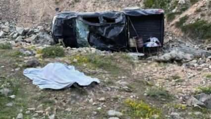 Kamyonet şarampole devrildi: 1 ölü, 5 yaralı