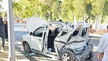 Küçükçekmece’de araç ile servis minibüsü çarpıştı: 4 yaralı