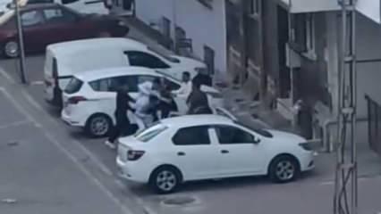 Küfürlü konuşanları uyarınca ortalık karıştı: Tekme tokat birbirine girdiler