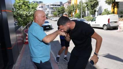 Merih Demiral'dan vefa! Türkiye'ye gelince o ismi ziyaret edip elini öptü