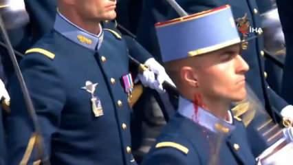 Askeri geçit töreninde talihsiz olaylar ard arda geldi! 
