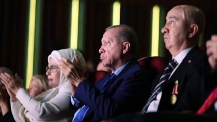 Cumhurbaşkanı Erdoğan, Külliyesi’deki ‘En Uzun Gece’ destanının ilk temsiline katıldı