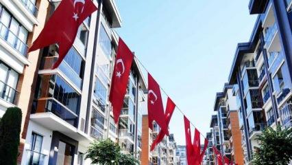 Cumhurbaşkanı Erdoğan'ın çağrısıyla Bahçelievler Türk bayraklarıyla donatıldı