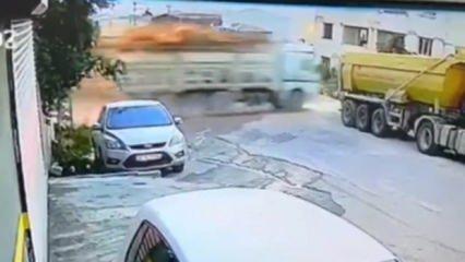 Hatay’da kamyon, restoran bahçesine düştü