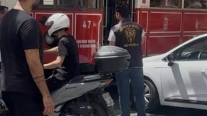 İstiklal Caddesi'nde fren yerine gaza basan otomobil sürücüsü tramvaya çarptı