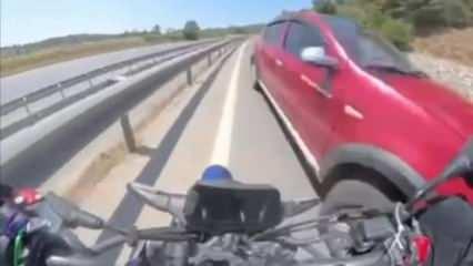 Otobanda ölümle burun buruna gelen motorcu kamerada