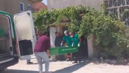 Annesini bıçaklayarak öldürdü