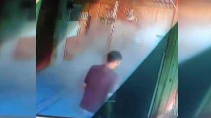 Cami içinde sebepsiz yere yangın tüpü sıktılar! 