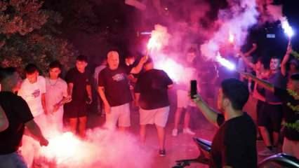 Ege'de bir şehir gece vakti futbol aşkıyla gündüzü yaşadı