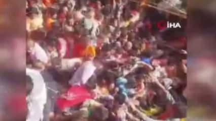 Hindistan’da tapınakta izdiham... Çok sayıda ölü ve yaralı var!