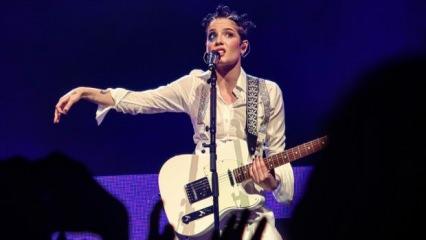 Şarkıcı Halsey'in İstanbul konseri ertelendi