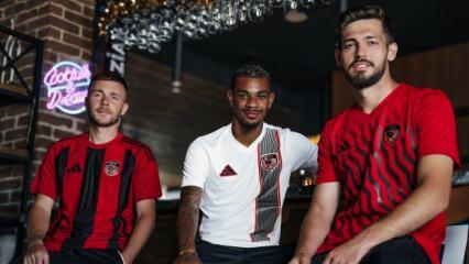 Süper Lig ekibinin formasında 'AC Milan' esintileri var: Çok beğenildi