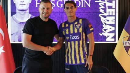 Süper Lig ekibi 22'lik forveti resmen duyurdu