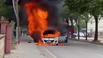 Alev alan otomobilden geriye hurda yığını kaldı