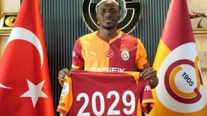 Osimhen resmen Galatasaray'da! Maliyeti açıklandı