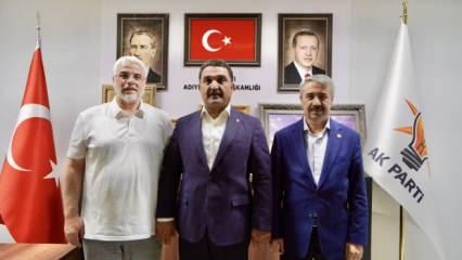 Yeniden Refah'ta bir istifa daha! Yeni partisinin rozetini taktı