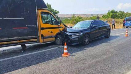 Bursa’da otomobil ile kamyonet kafa kafaya çarpıştı; 6 yaralı
