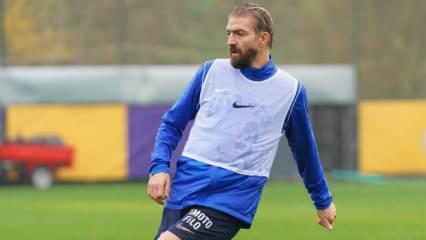 Caner Erkin ilk ma&ccedil;ında kabusu yaşadı: Hayretler i&ccedil;inde sahayı terk etti
